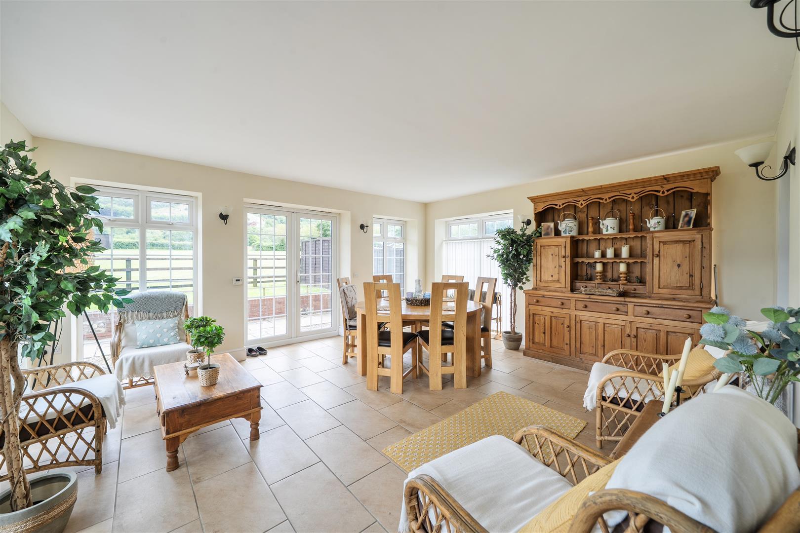 Property Image 06f455e0-800b-4595-91e8-b85368d91ae8