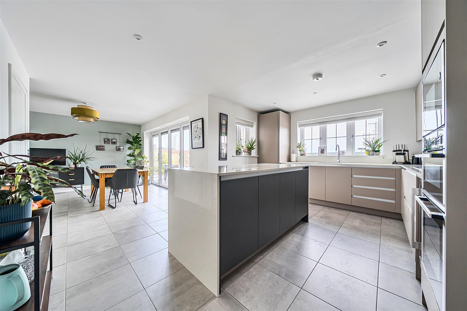 Property Image 06ff2805-94f8-4949-87a2-2891bcb26f19
