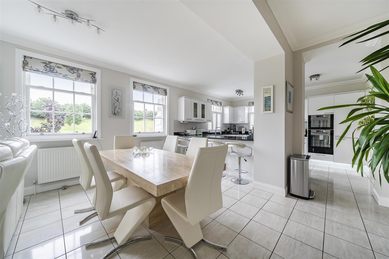 Property Image 07afae16-2515-4501-95f6-a4917926fb80