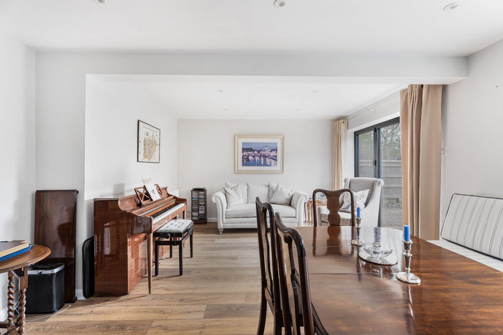 Property Image 07b4186f-ea8c-43d2-acf9-8099f2f4850b