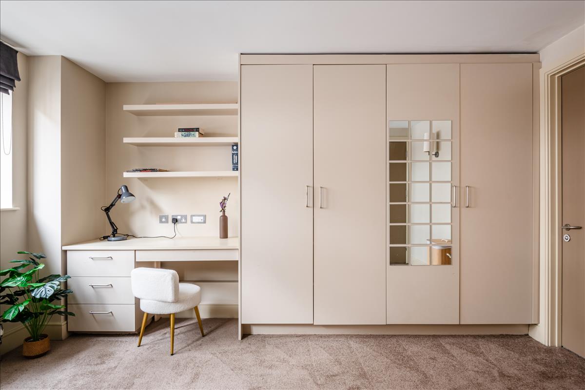 Split-level penthouse for sale, Boundary Street, Shoreditch, E2. Desk