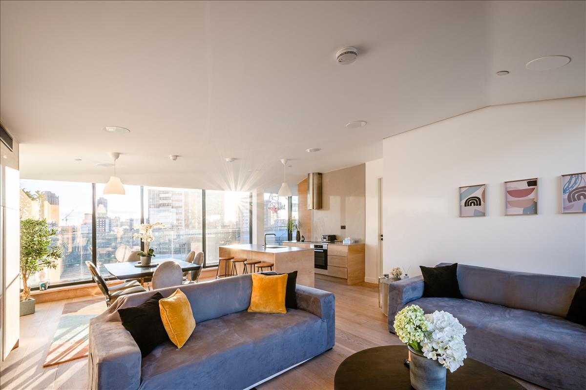 This stunning seventh-floor penthouse sits atop a beautiful Edwardian building, offering nearly 1,700 square feet of luxurious living space with three bedrooms, three bathrooms, and breathtaking panoramic city views. Combining historical charm with modern elegance, this home is a rare find in the heart of London.