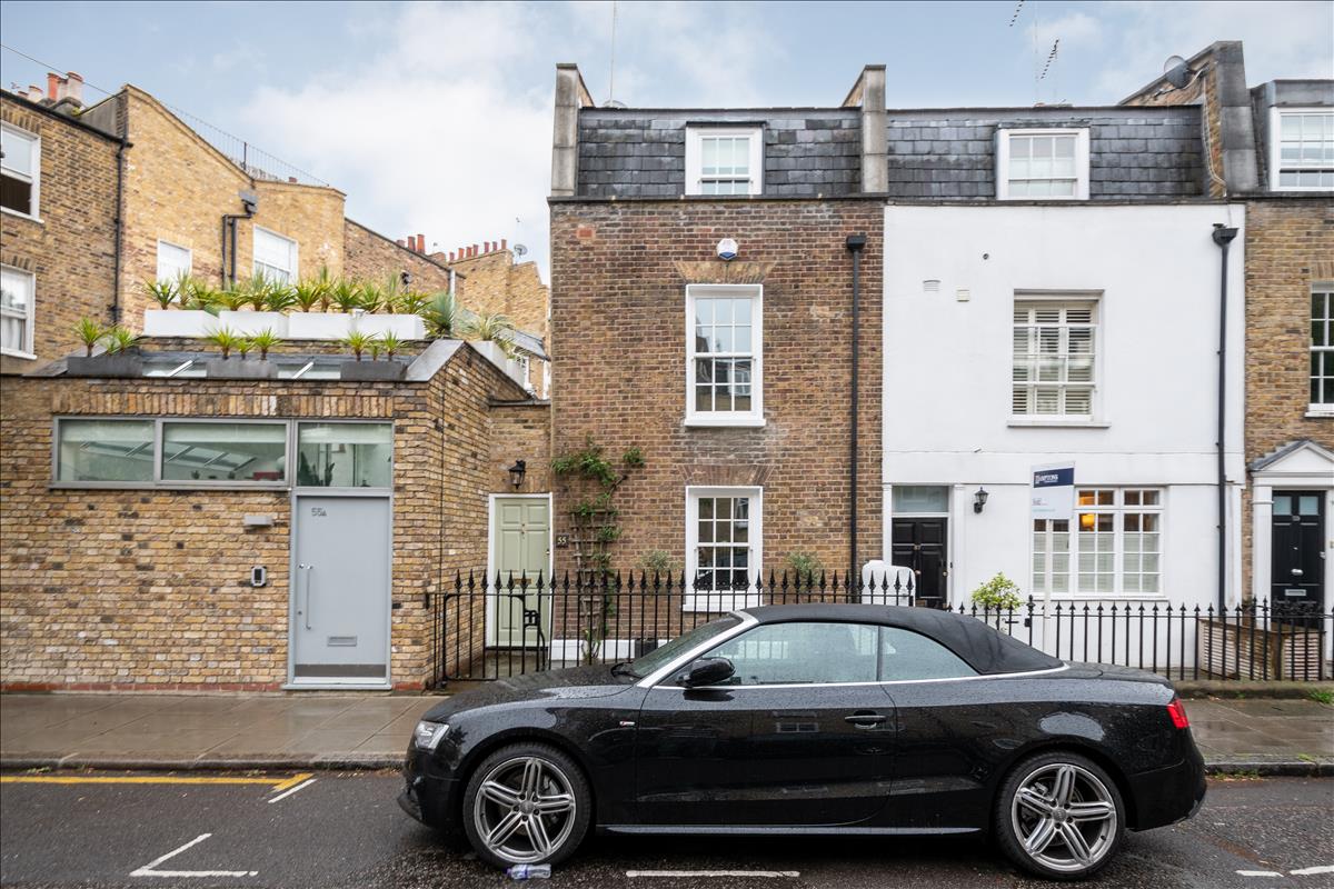 Stunning two bed georgian townhouse for rent in Barnsbury N1