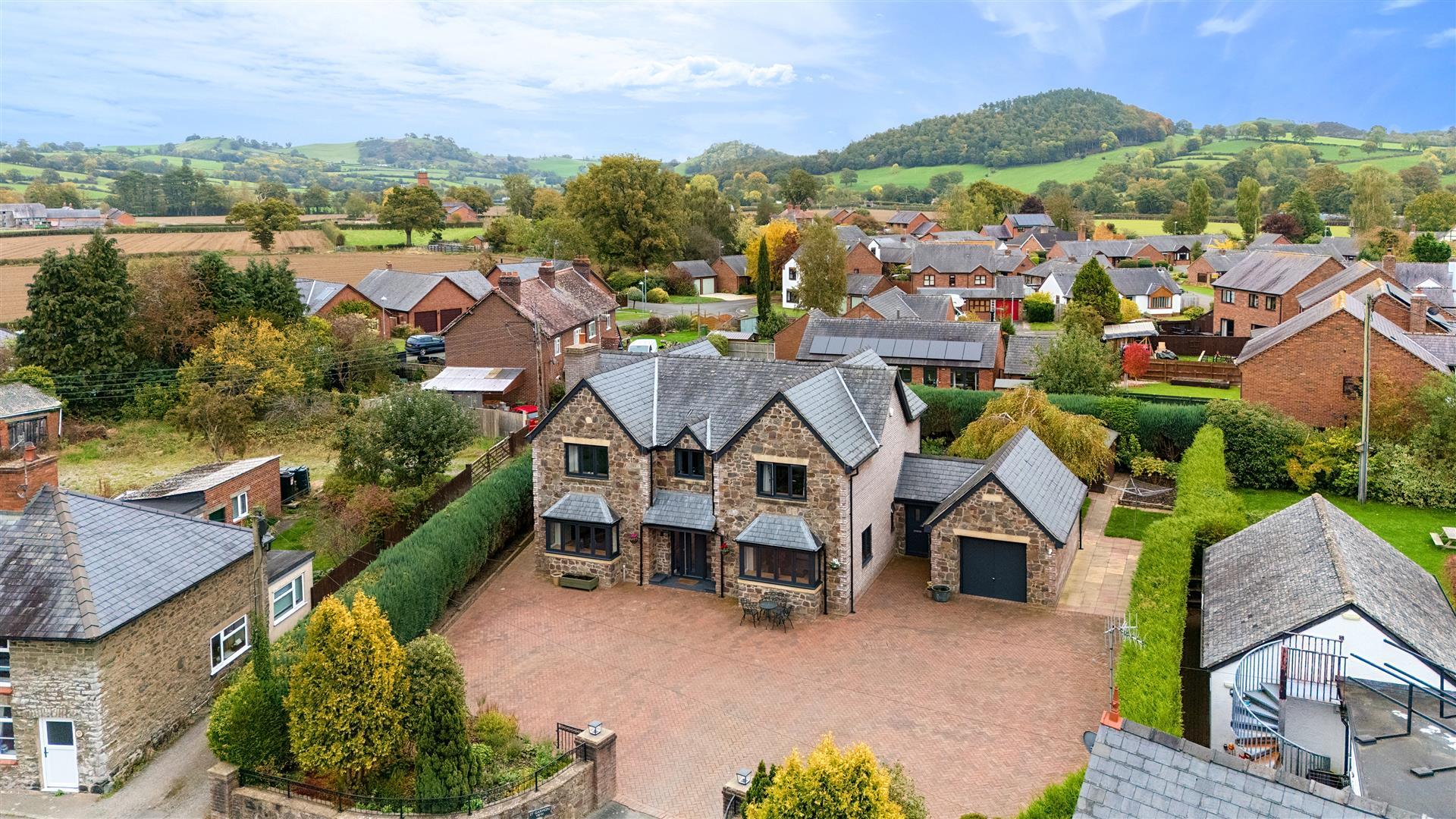 Property Image 083d77a6-1008-44a2-aeef-57fccff7f46a