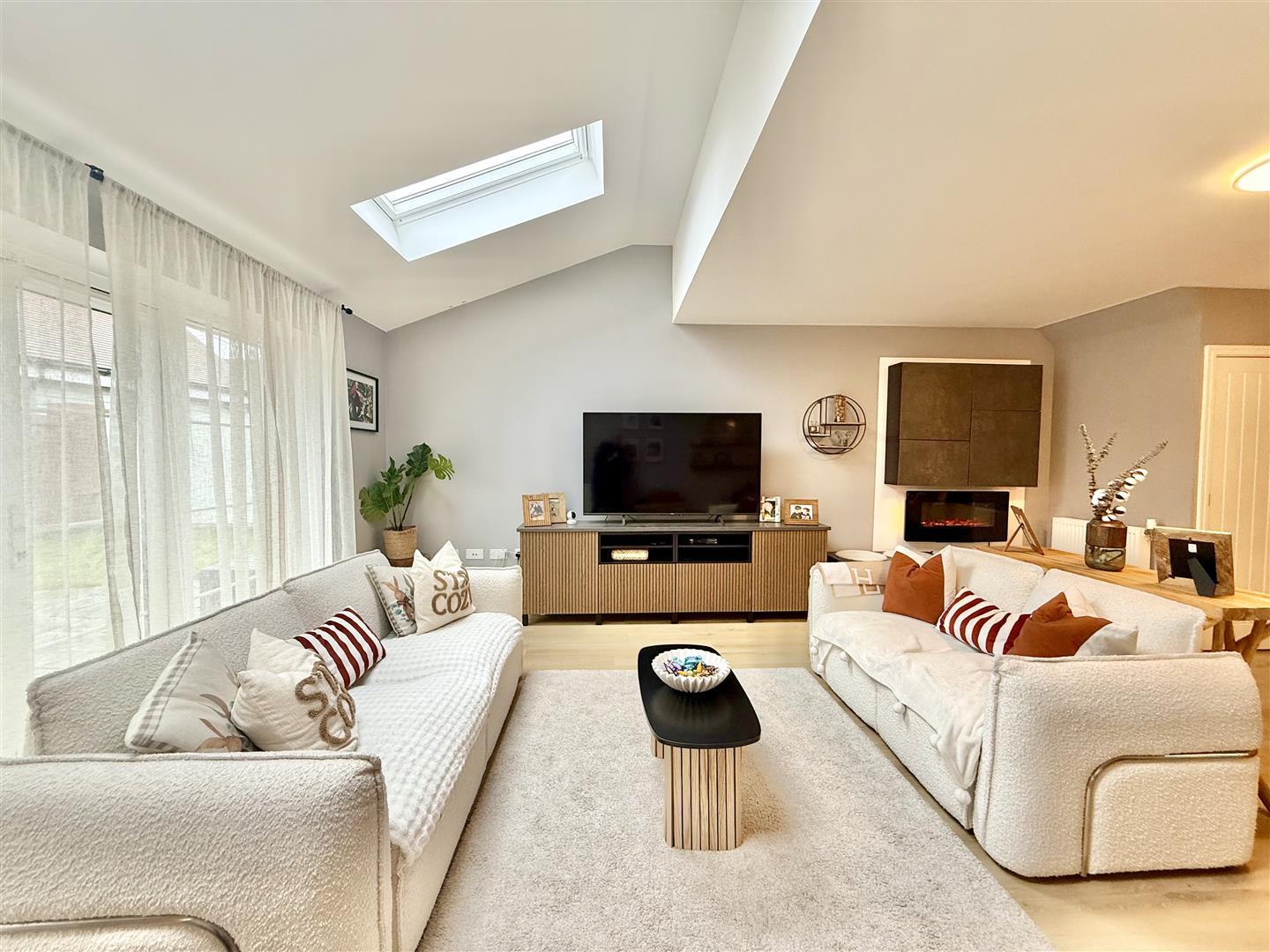 Property Image 0851f3eb-6e38-4114-a4c9-36c8e5857e86