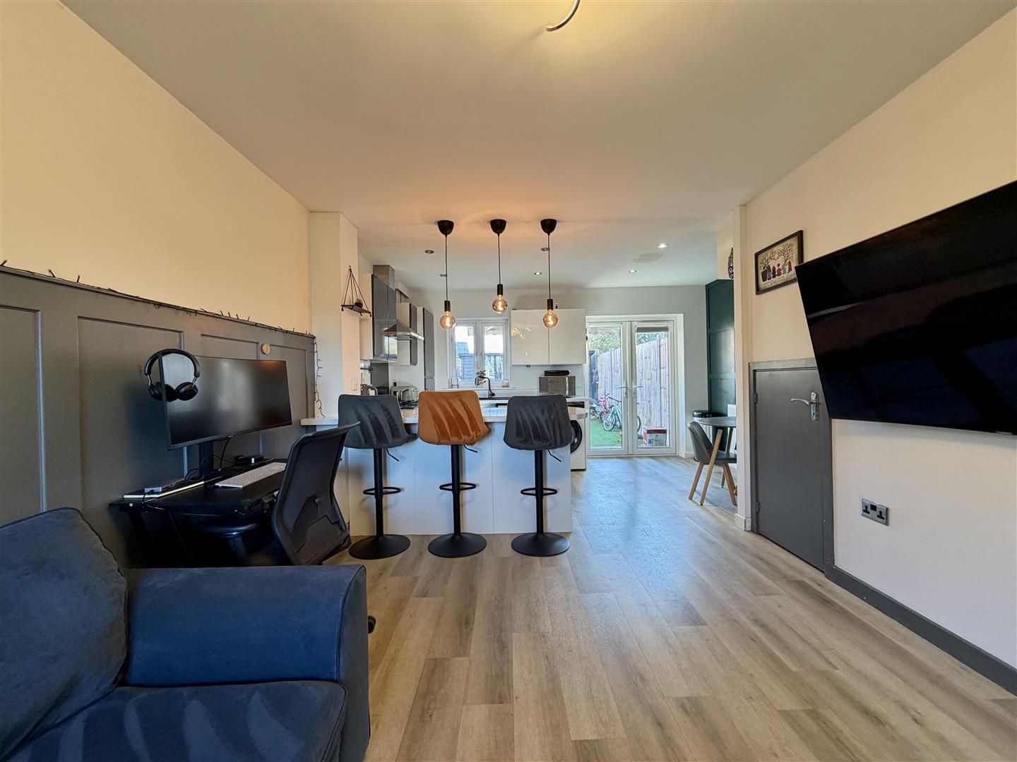 Property Image 087c0a9e-85c6-4fa5-9d77-3efbd22366b4