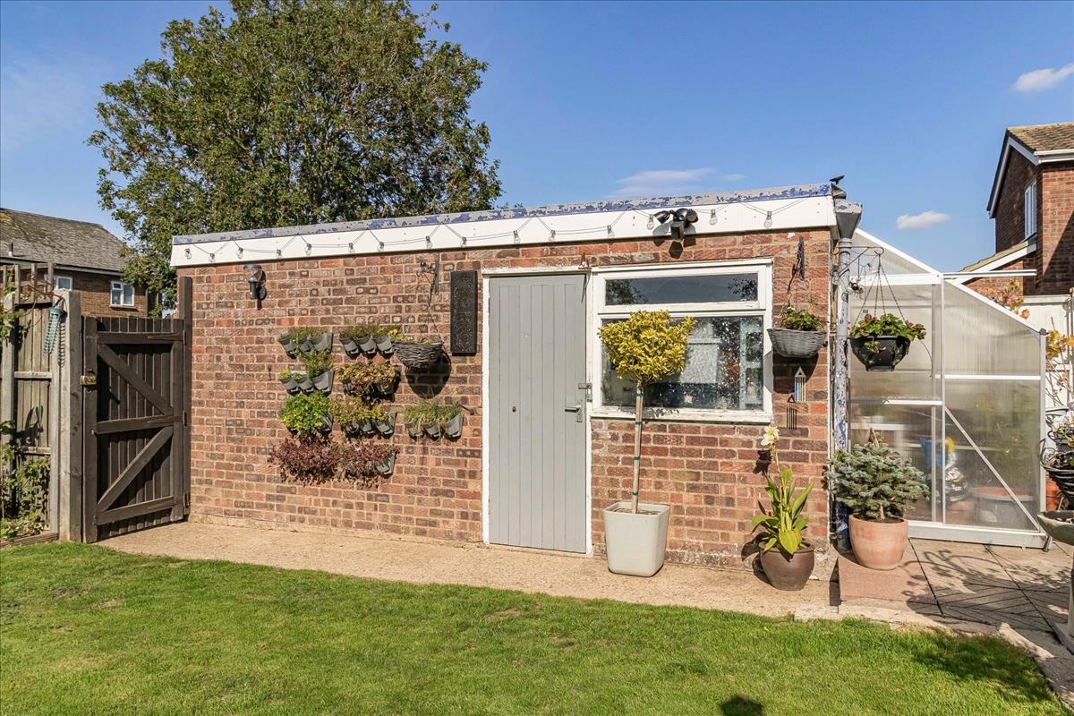 Property Image 087eb3a6-320c-4b25-9953-2829e203416f