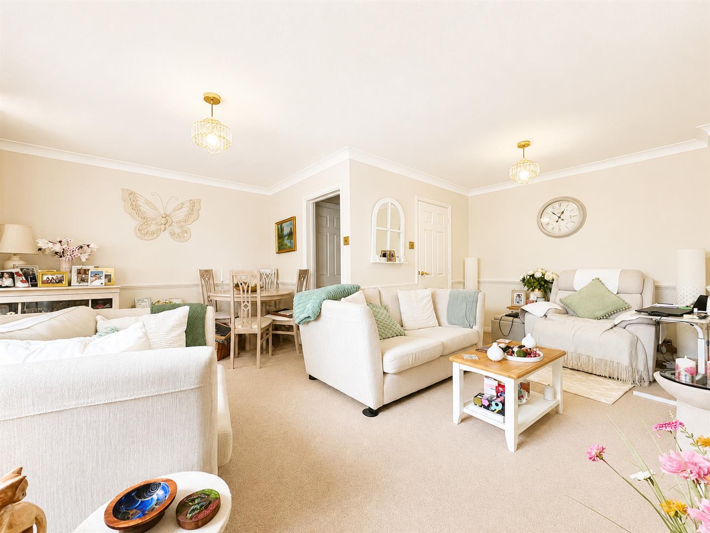 Property Image 08af8437-6833-45ea-8e5e-3d3b0457a991