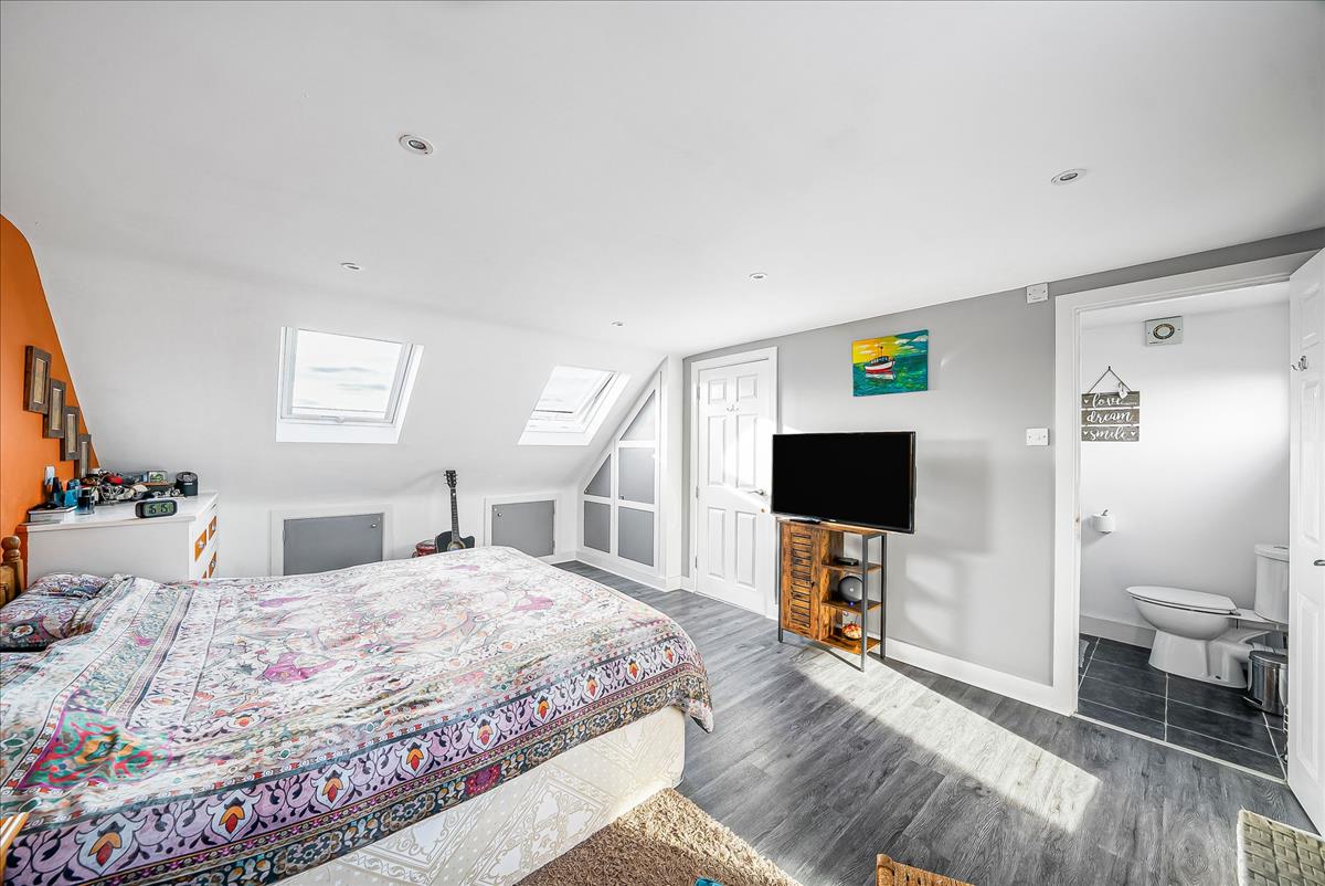 Property Image 094f9e45-3a36-496e-af09-31a65e255a73