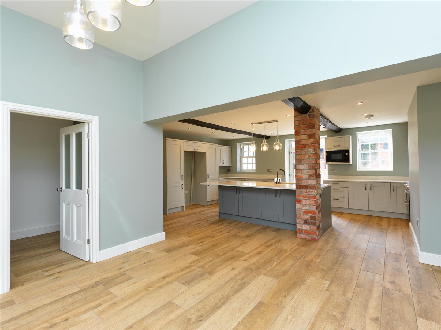 Property Image 098a94e7-e589-43e8-8a5c-b68323ef8de2