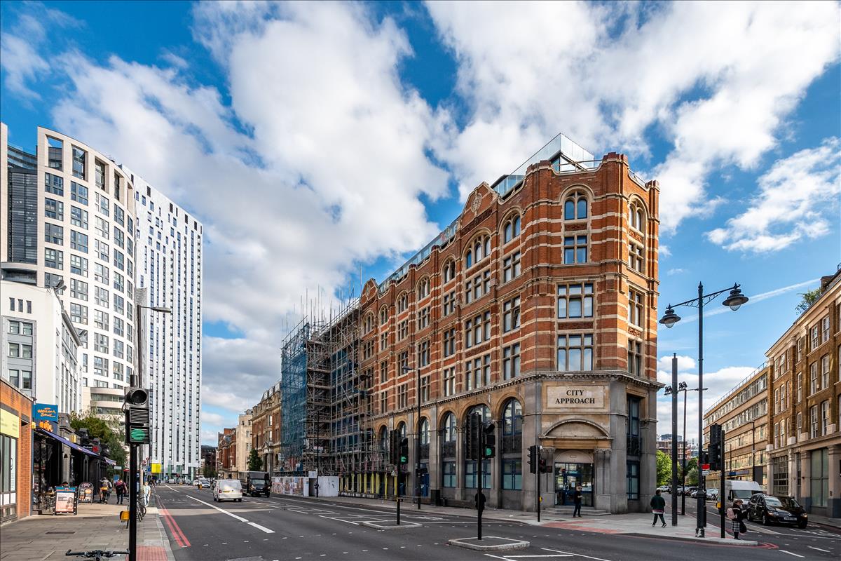 This stunning seventh-floor penthouse sits atop a beautiful Edwardian building, offering nearly 1,700 square feet of luxurious living space with three bedrooms, three bathrooms, and breathtaking panoramic city views. Combining historical charm with modern elegance, this home is a rare find in the heart of London.