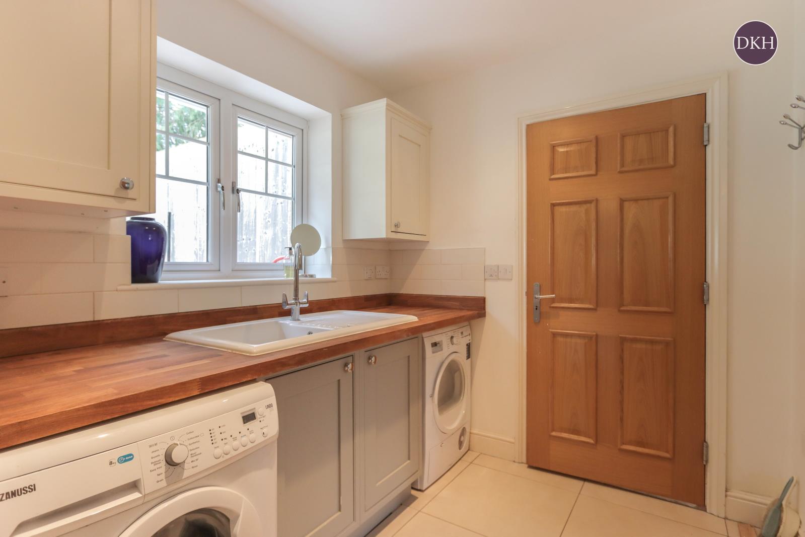 Property Image 0a16299a-cb2d-4bce-8d75-b193a5f70359
