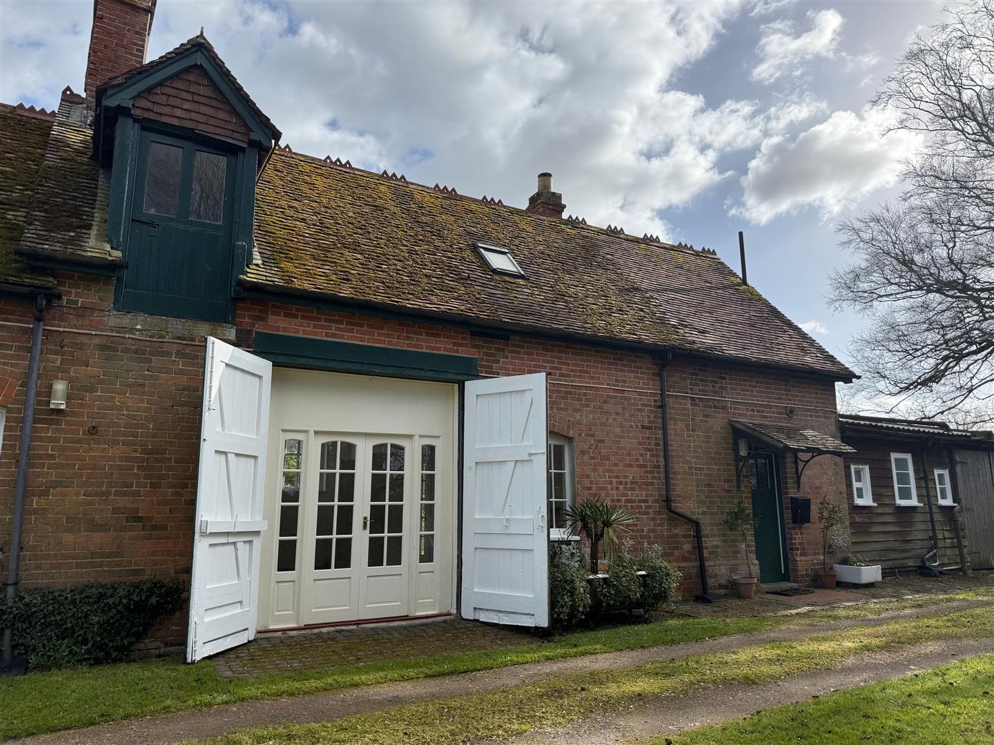 Property Image 0a446ec6-25d1-49b9-93f9-01b3d4bcb4d9