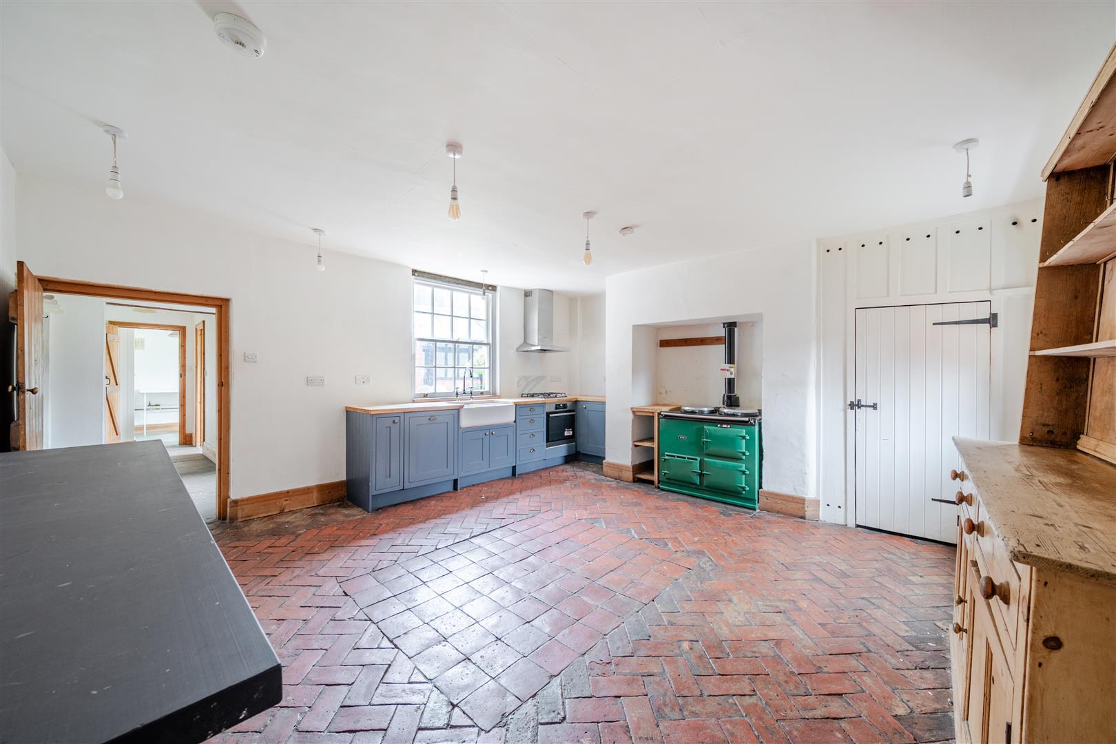 Property Image 0a86e548-e3b1-4902-add8-c69403160597