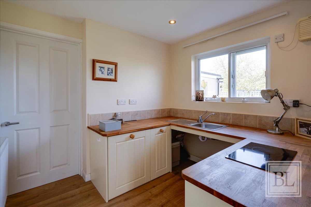 Property Image 0a9a2bf7-fbf7-477a-bac8-171d002d63e3