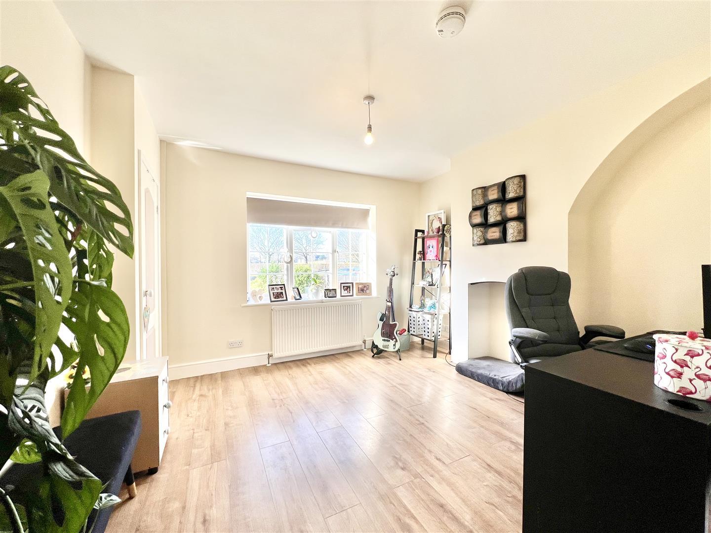 Property Image 0afa035f-ad55-44e8-bb9c-418a1f75f2d6