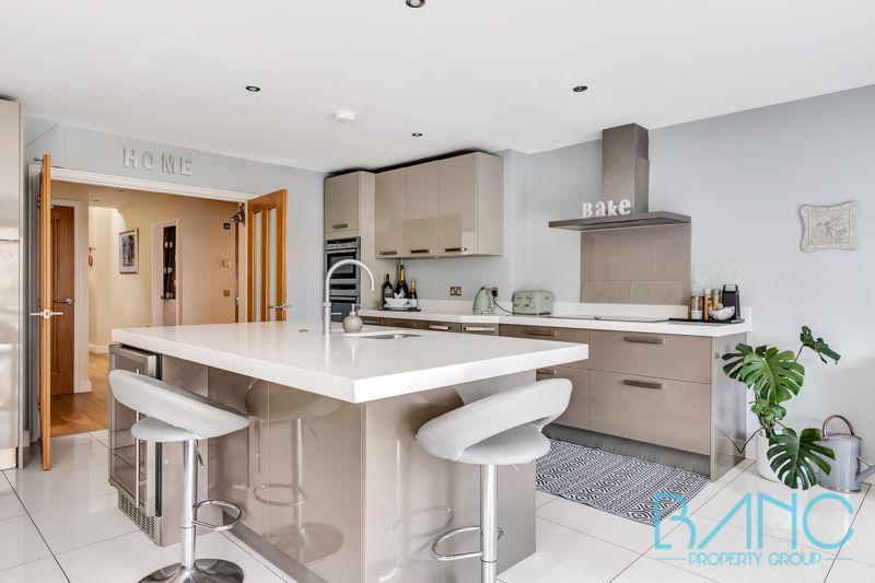 Property Image 0b53cc02-a5bf-4d90-92d5-cc4f26fa35e0