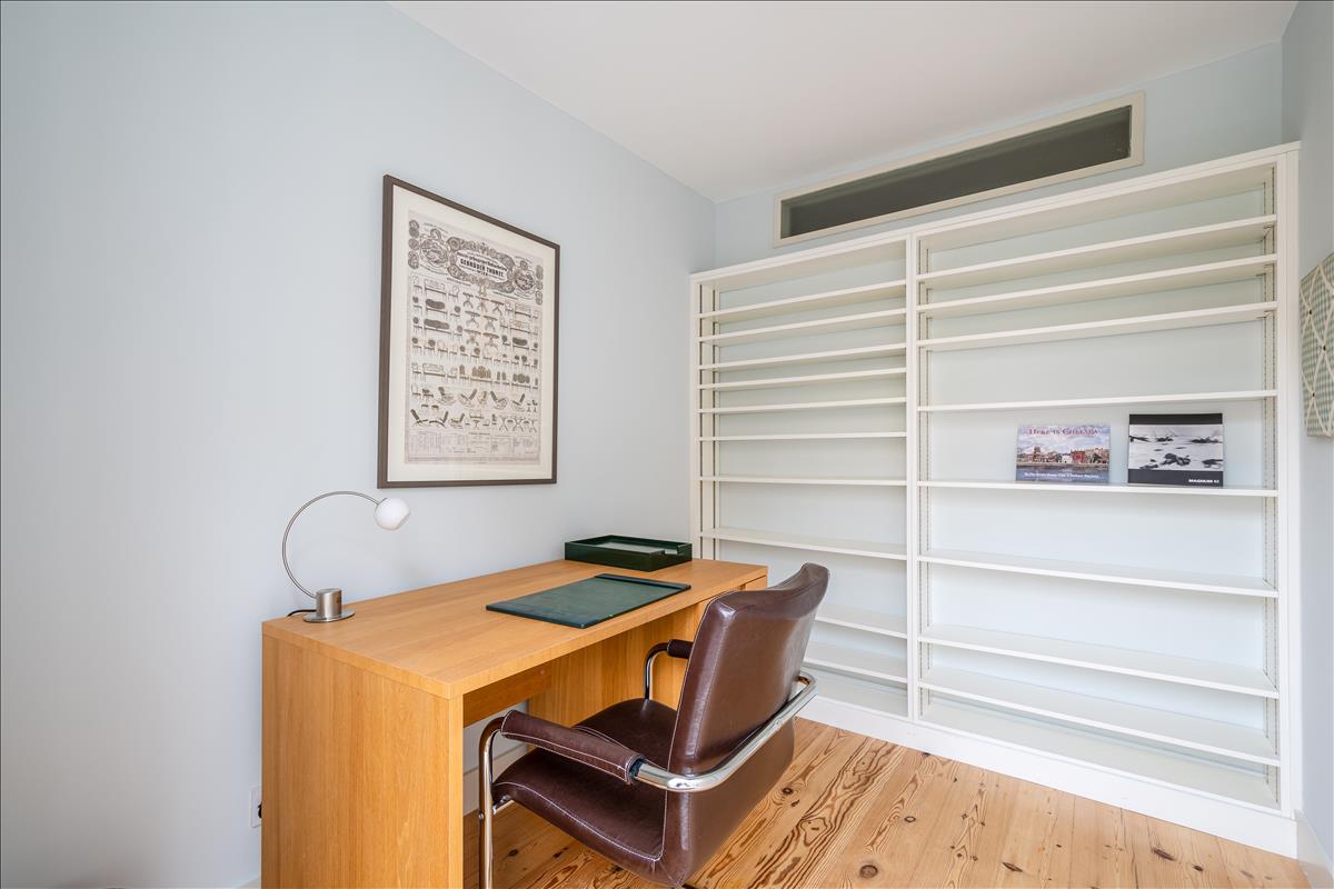 Stunning two bed georgian townhouse for rent in Barnsbury N1