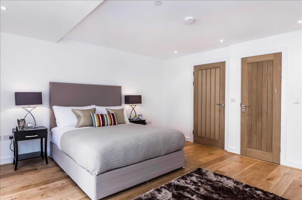 deluxe four bed gated mews house for rent in the heart of de beauvoir