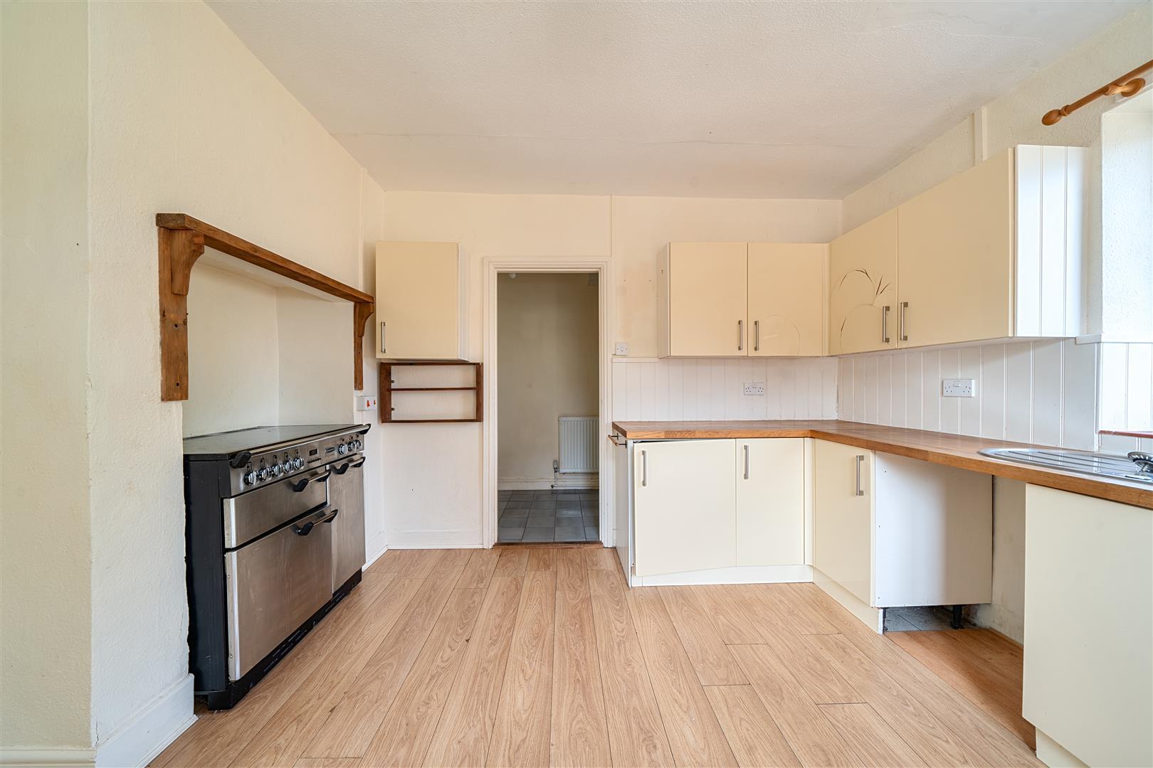 Property Image 0c47f054-72d0-4a54-8489-6fdae92a10f1