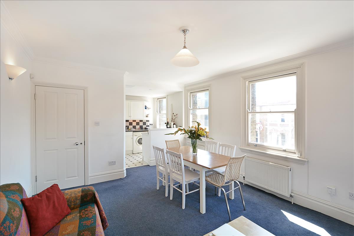 Top floor two bed apartment for rent on Upper Street N1