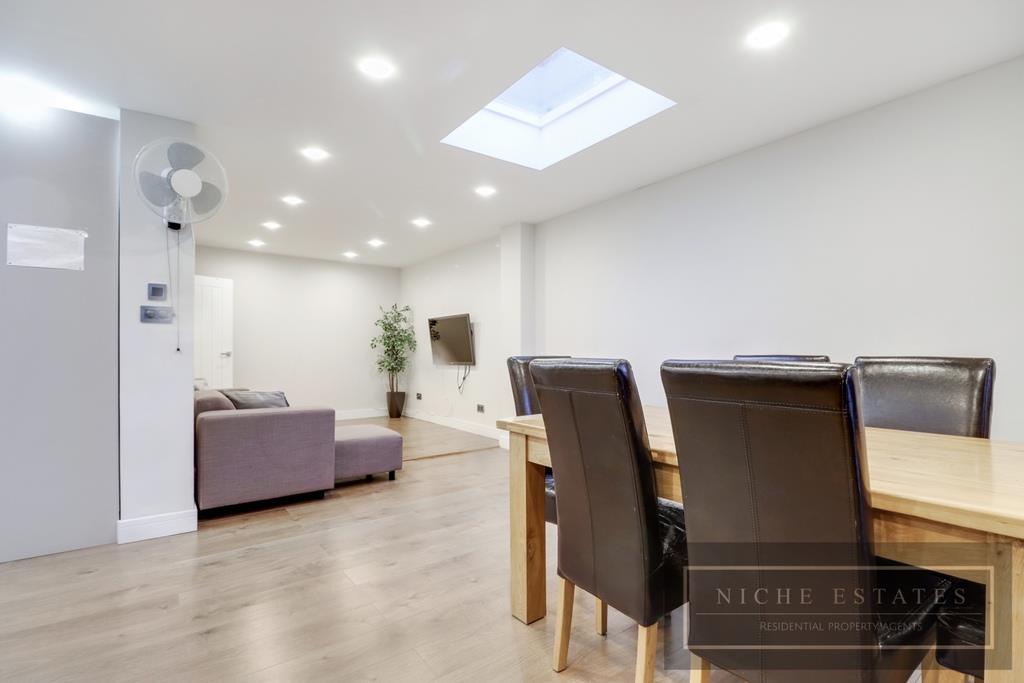 Property Image 0d5afc14-93aa-484e-8c88-64a8e6d934ff