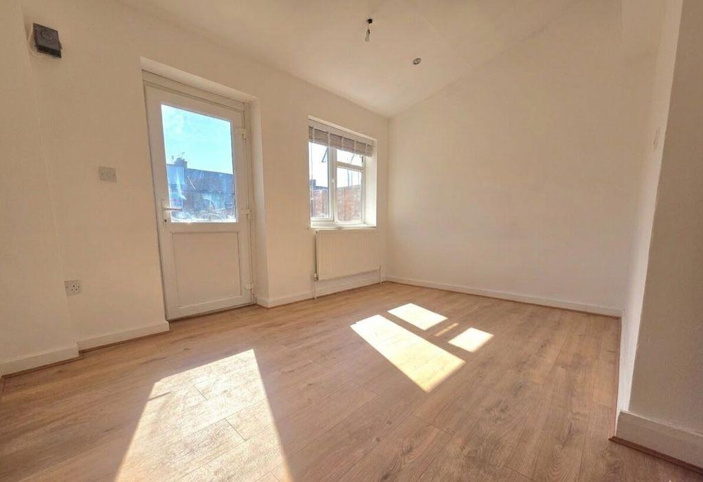 Property Image 0d8c7a8e-3d67-41dc-a3ce-66032d3b90a5