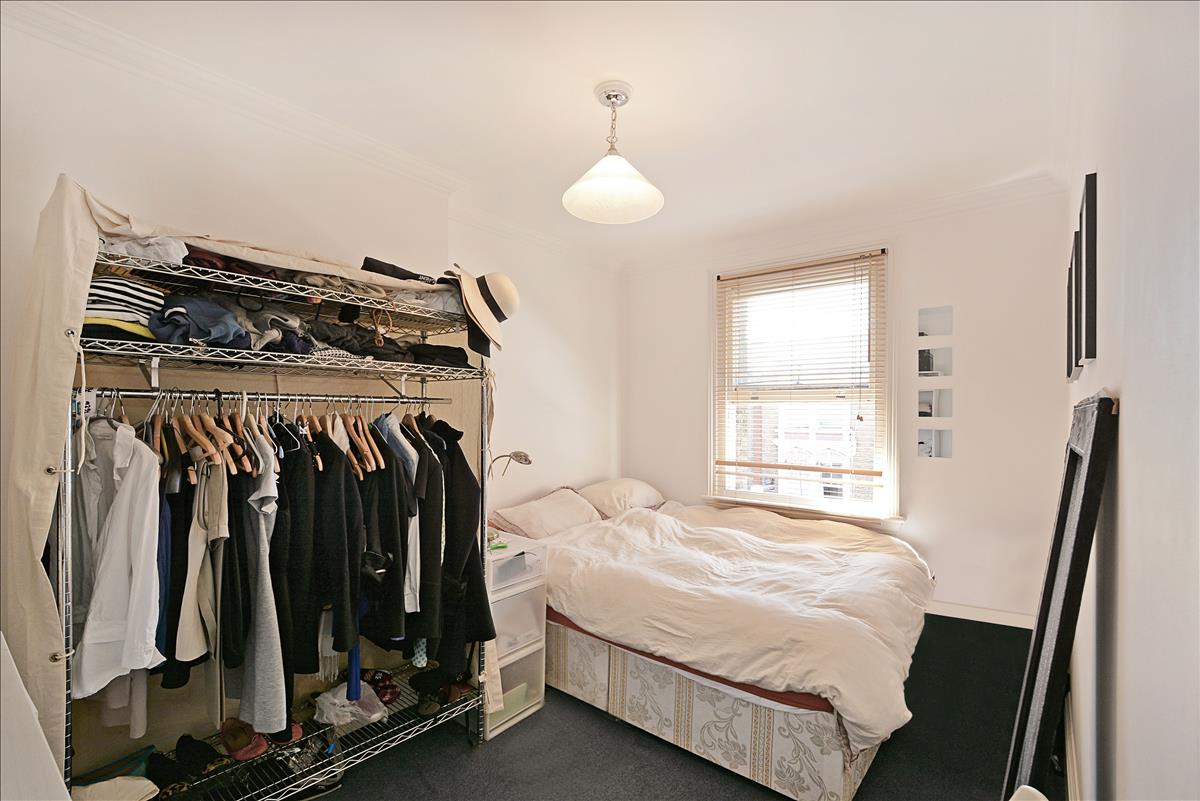 Top floor two bed apartment for rent on Upper Street N1