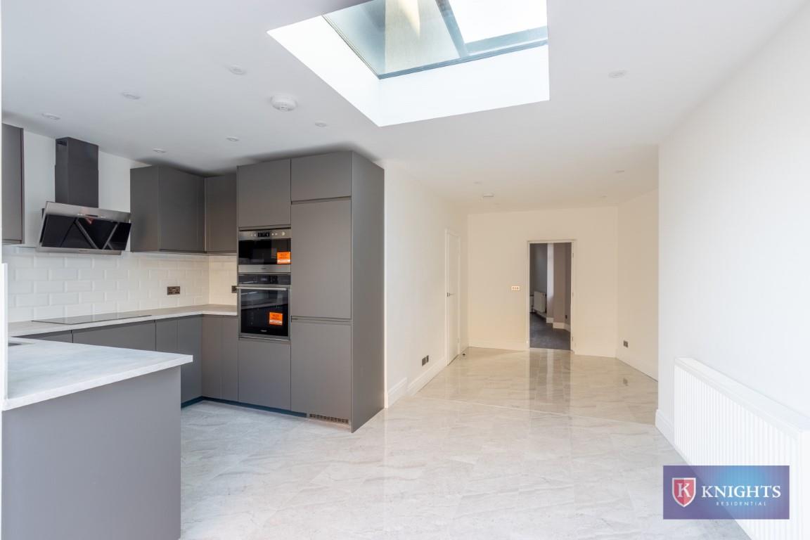 Property Image 0e7d4b7a-ea8c-4c15-9fc6-7adf7e1cf246