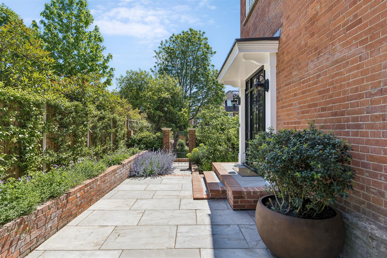 Property Image 0ef11933-45a2-4306-98b8-5cc096a1794c