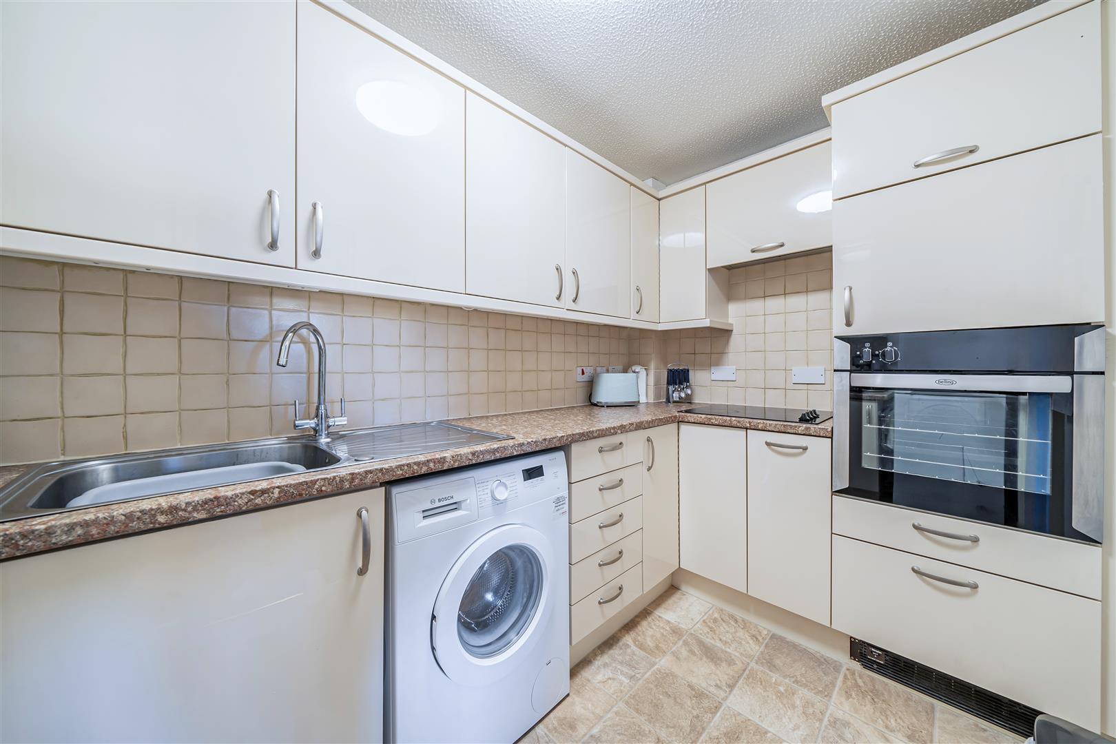 Property Image 0f2265ef-d43b-43f1-97fd-2c22b4c3e1e9