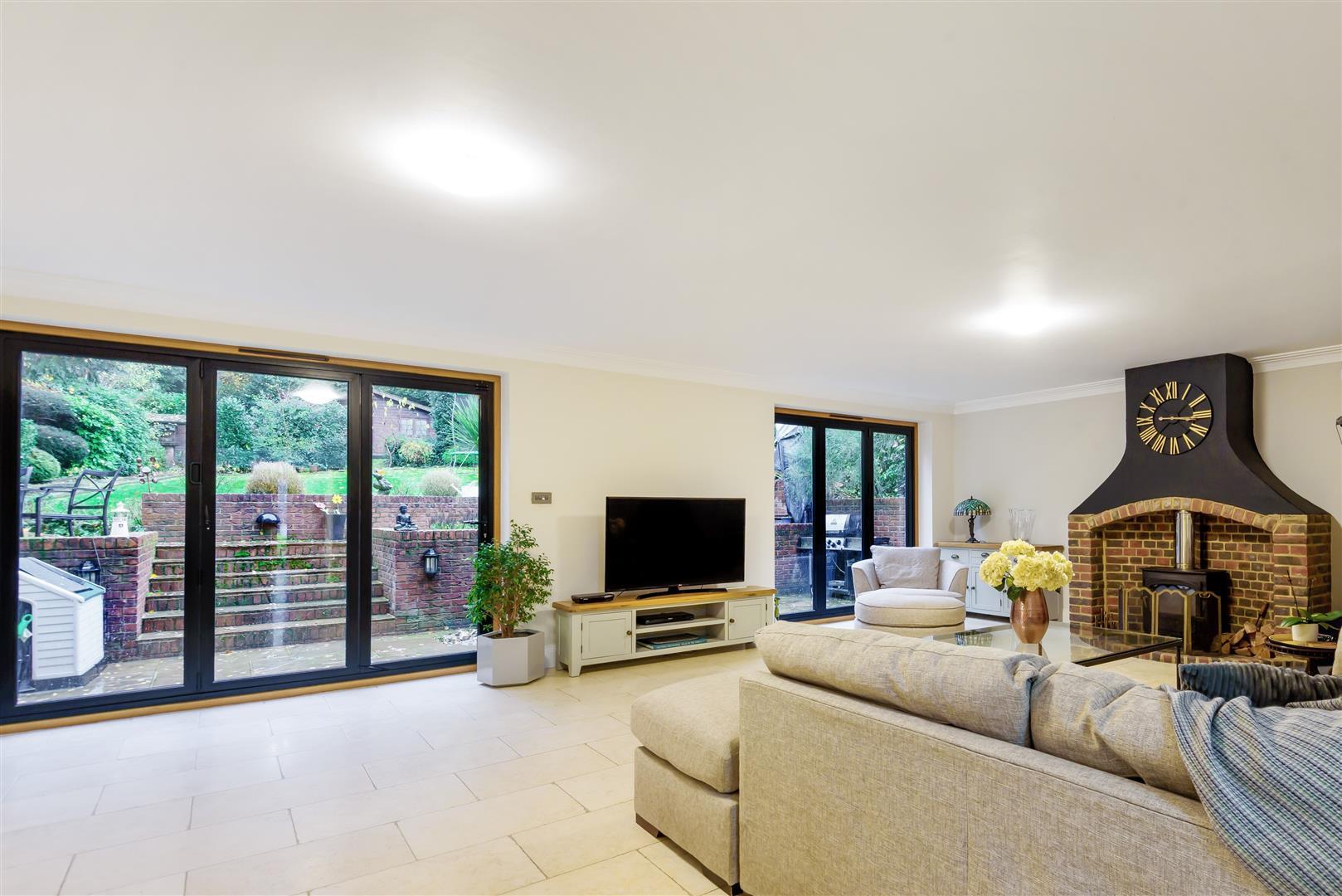 Property Image 0f519900-bfeb-43ca-83ff-0f11afe9922a