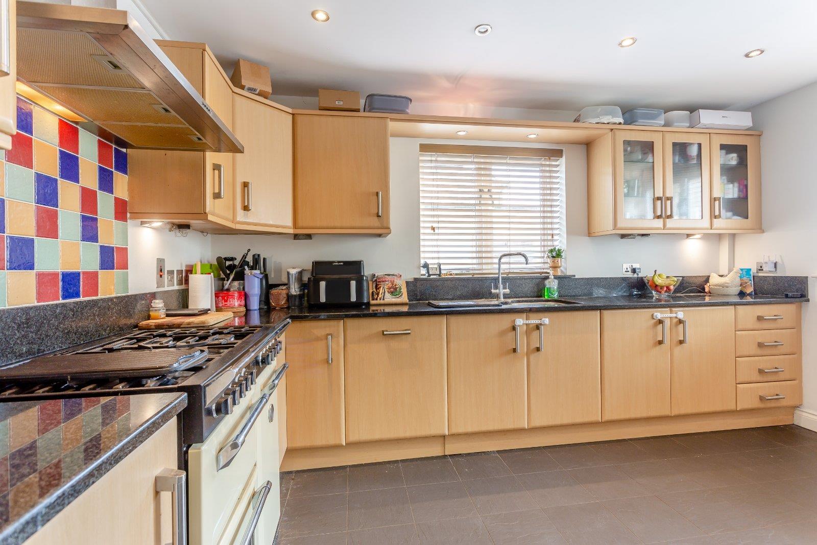 Property Image 0f5b3412-a85e-4d39-a250-00a4b9a3326c