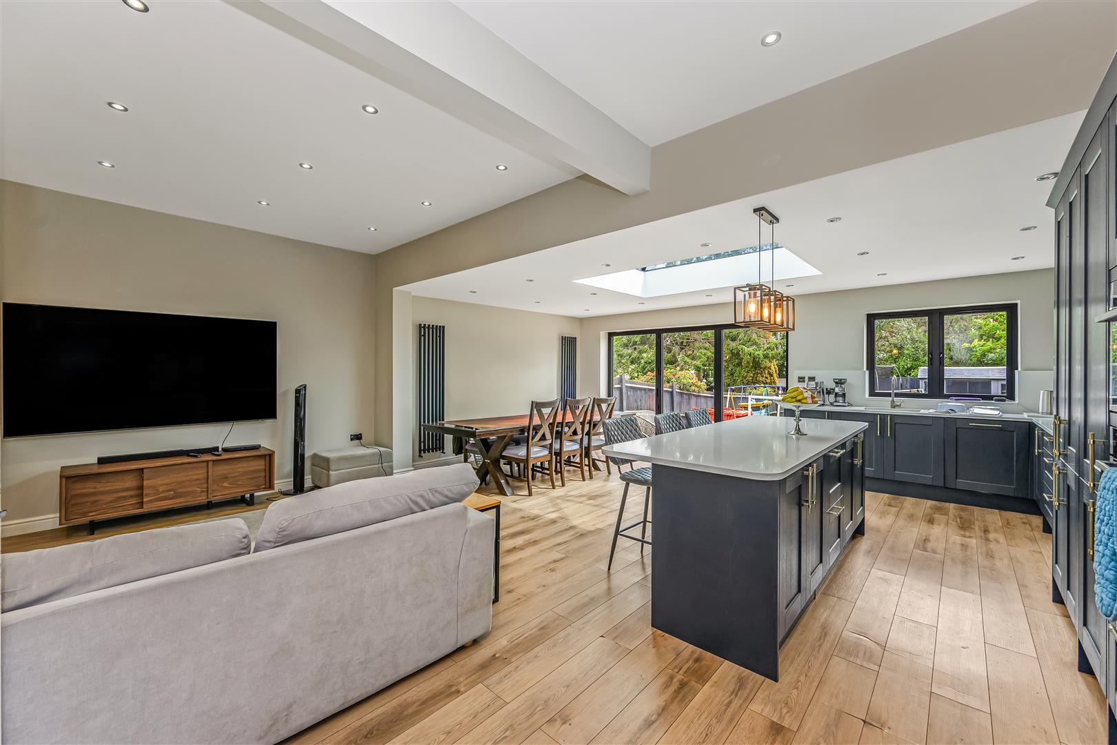 Property Image 10198b01-5b77-43c5-99a3-07a3851c5b1d