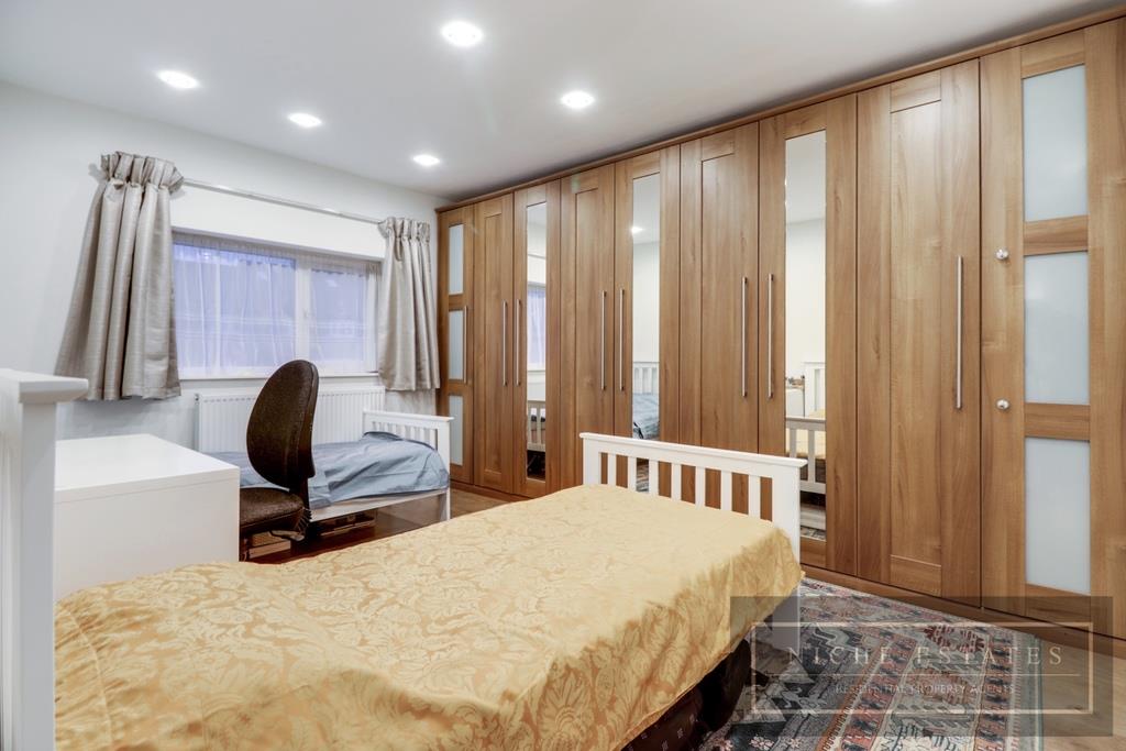 Property Image 108fe35b-61d3-417c-aaf8-c1326f95d740