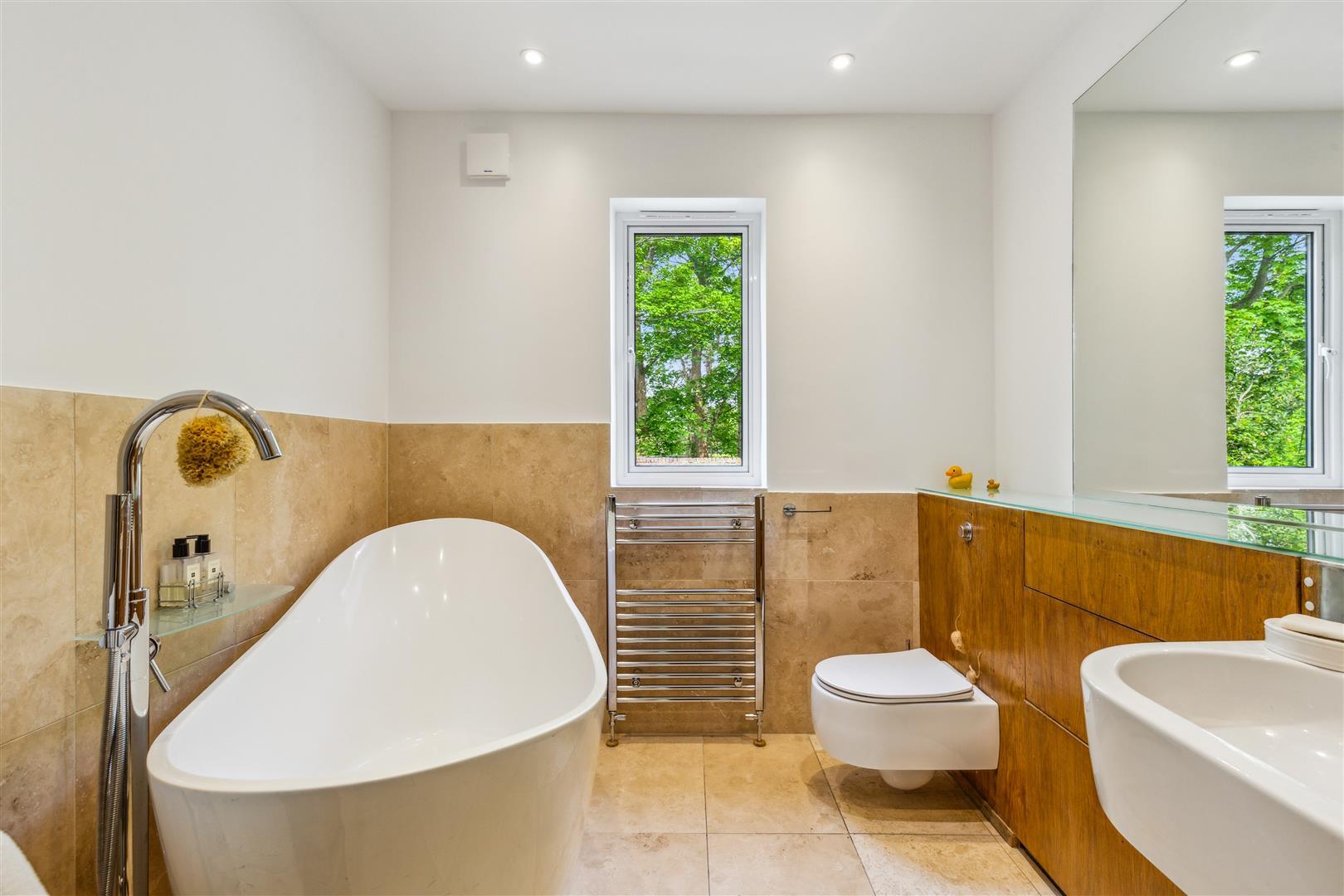 Property Image 10f407a9-96ec-4ddf-a6ac-62425e553d46