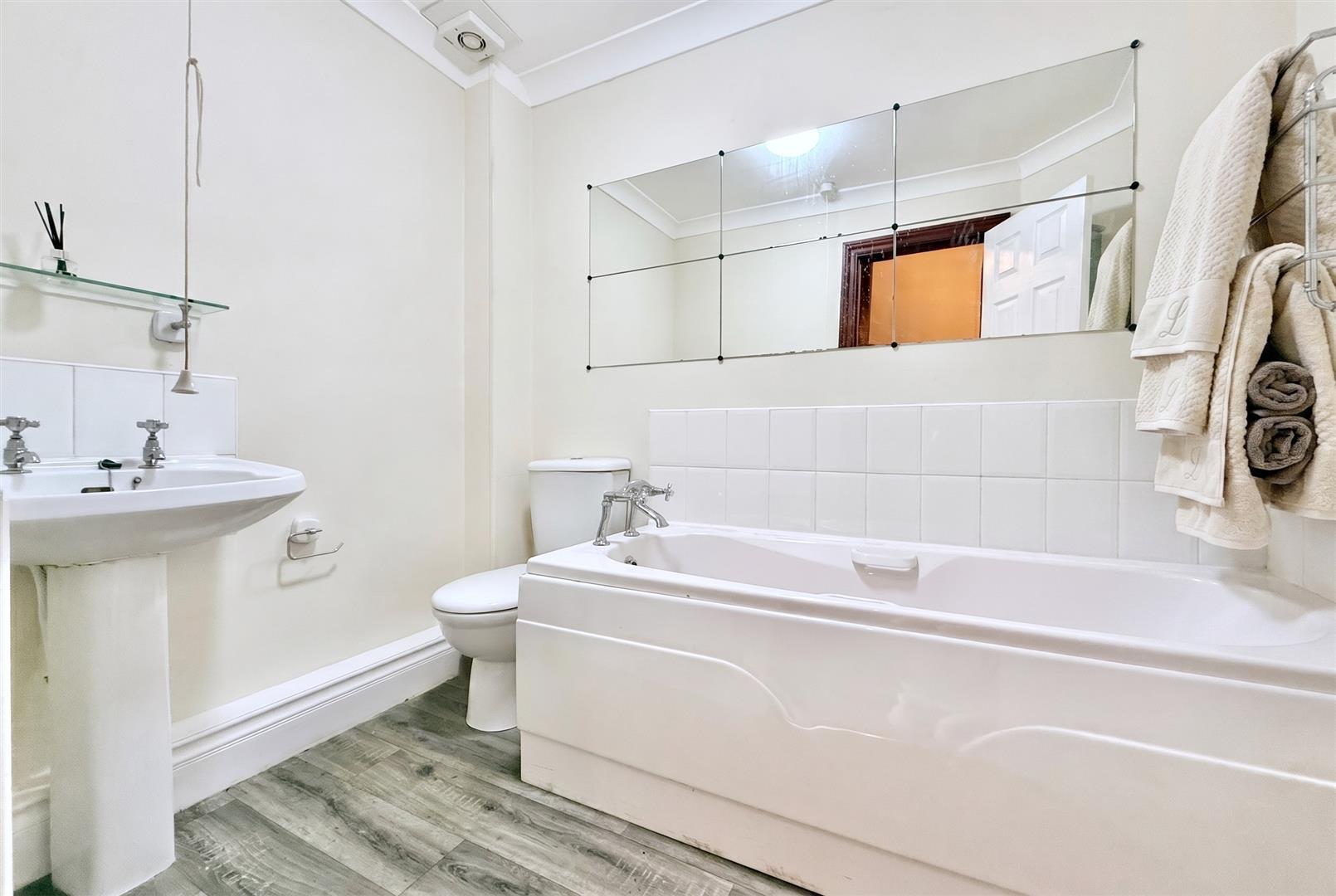 Property Image 11373022-5b5d-42e3-a64c-61032964f6a0