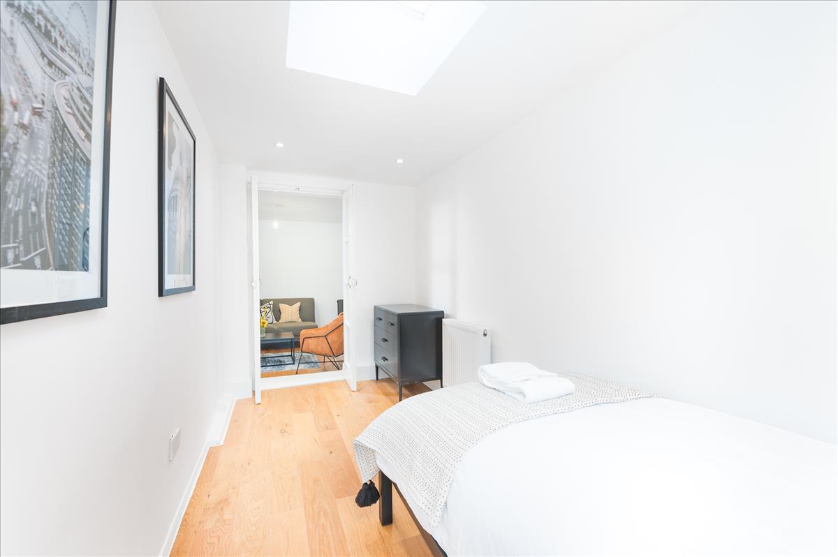 Property Image 1145bb9d-0292-42e4-a393-acd7f353ad92