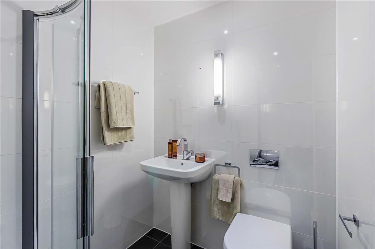 deluxe four bed gated mews house for rent in the heart of de beauvoir