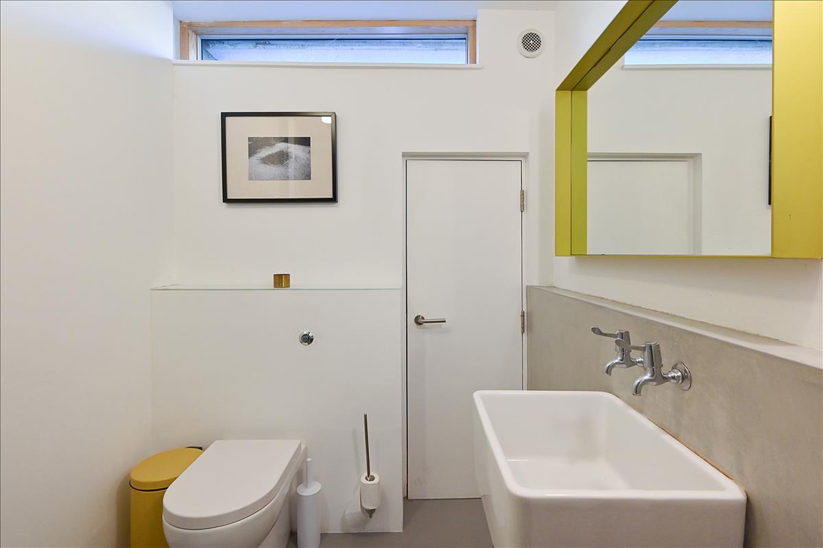 incredible four bedroom townhouse with garden available for long let in london fields e8