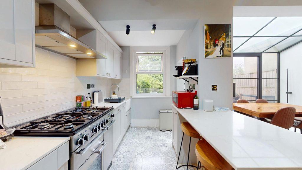 Property Image 12135033-2331-48fa-bec2-360c7850f2df