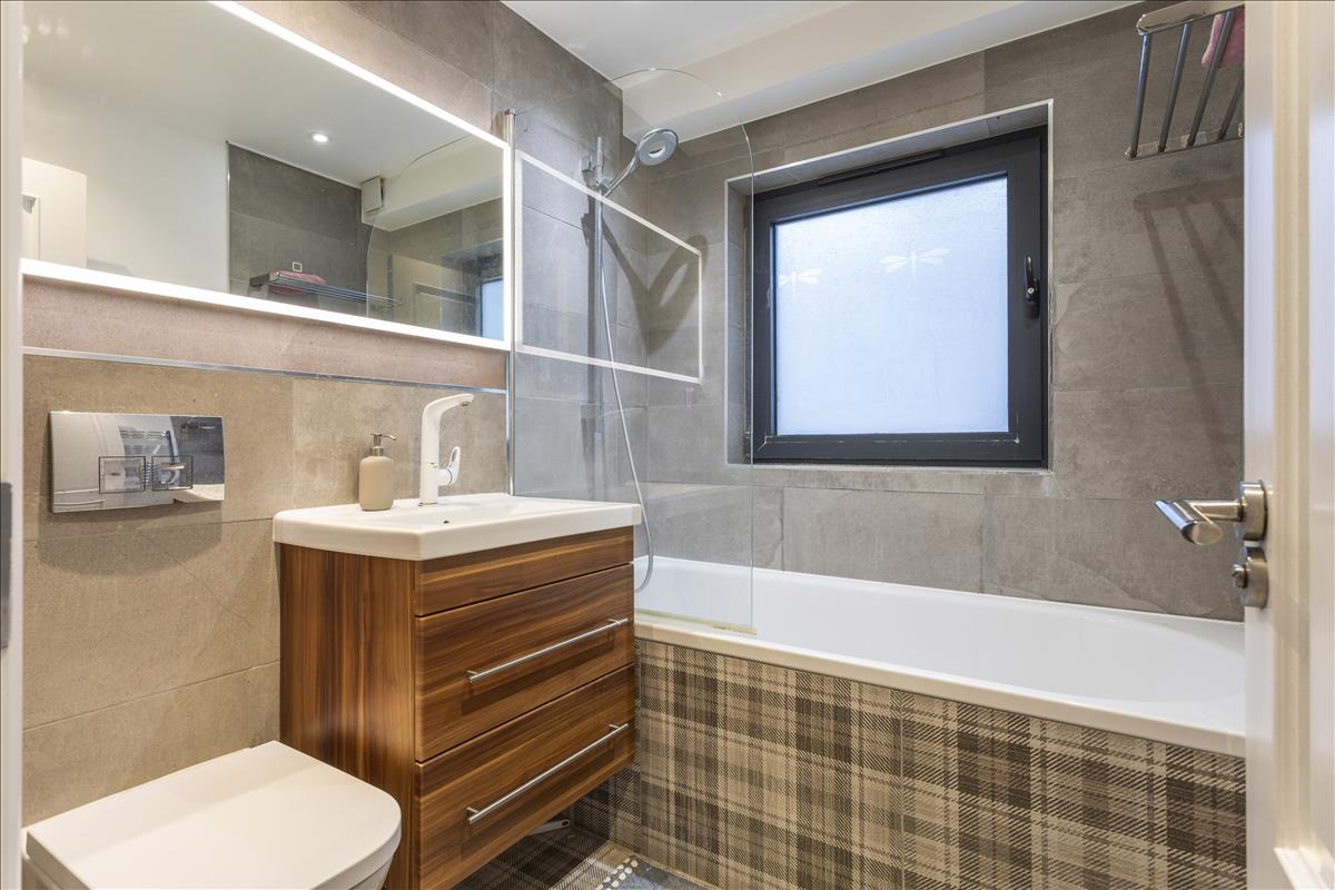 Property Image 12c37310-05ec-49bf-89dc-1d0491c16ae8