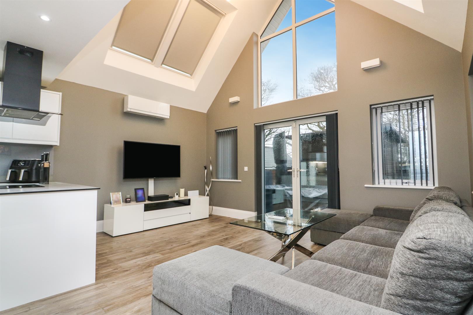 Property Image 12ea4b09-983c-4d79-ac8d-3ef2944cea97