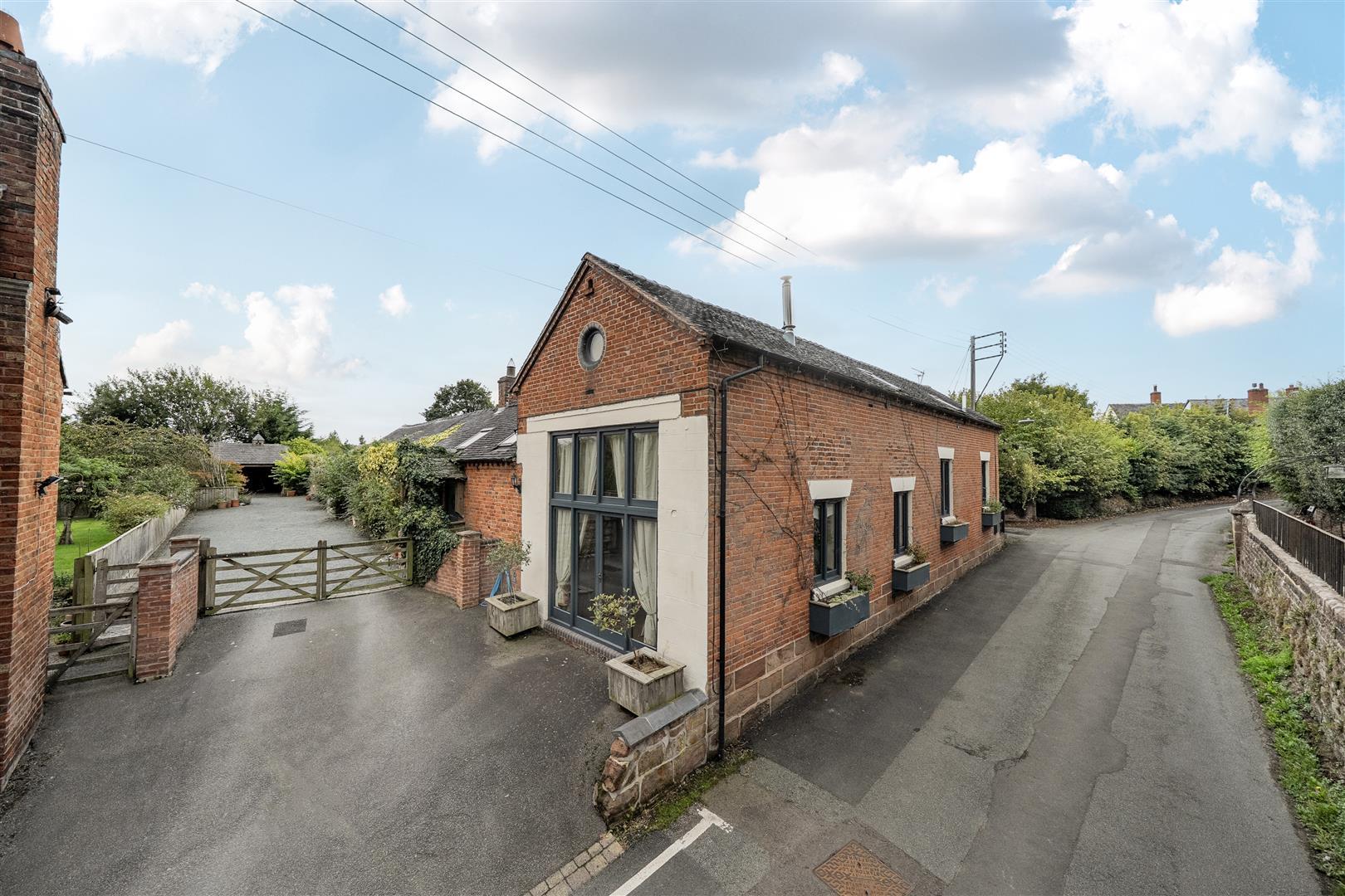 Property Image 1302a0b3-c5e2-4f2c-8ec8-ba27ba2cea2c
