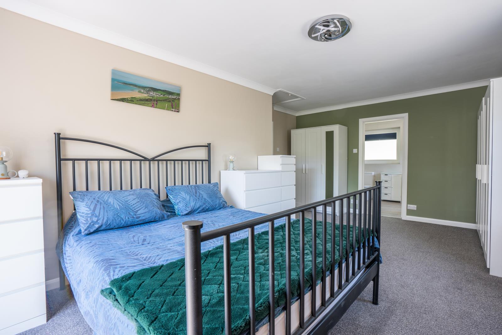 Property Image 130fb8c2-87d3-440a-be0a-2e18e179239f