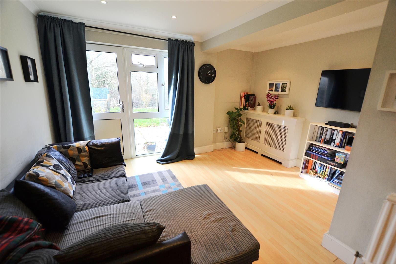 Property Image 13135804-1178-40bc-90c2-801f02a5c1aa