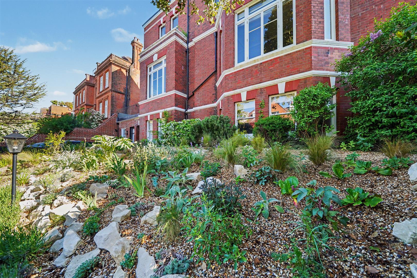 Property Image 132cb050-4c38-4439-85c8-30b63c4fdd78