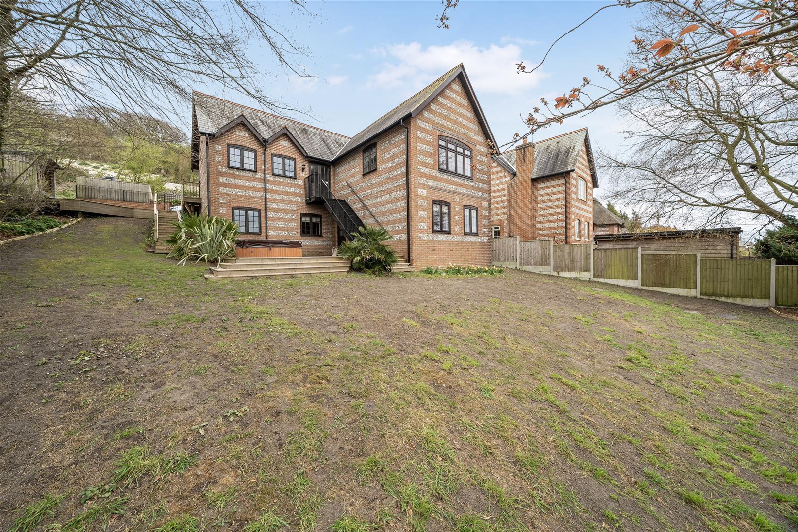 Property Image 136d93e4-2a4c-428c-a3a4-34bf8086cd55