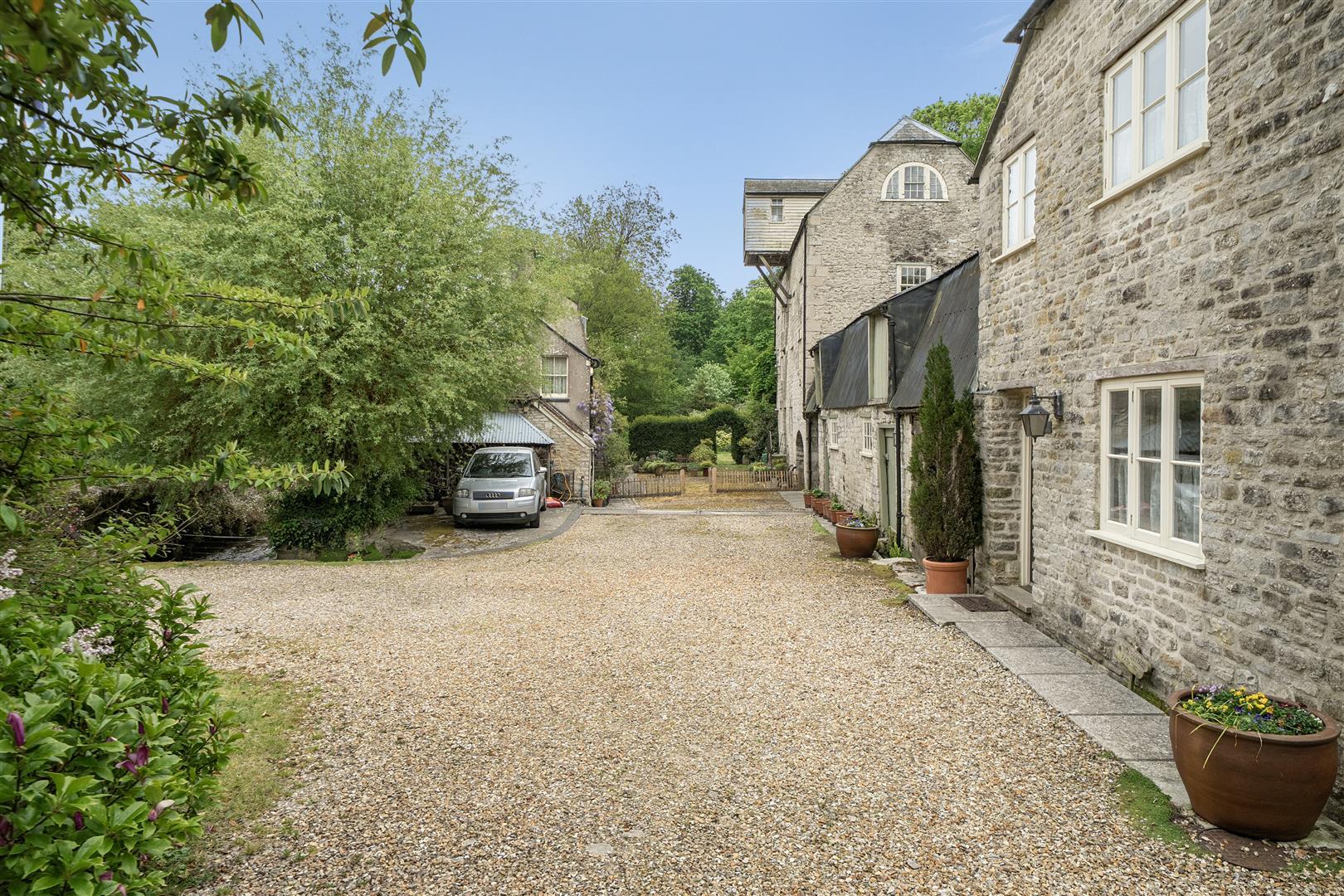 Property Image 13ca56e7-5854-43c4-8c21-9cba3d40794c