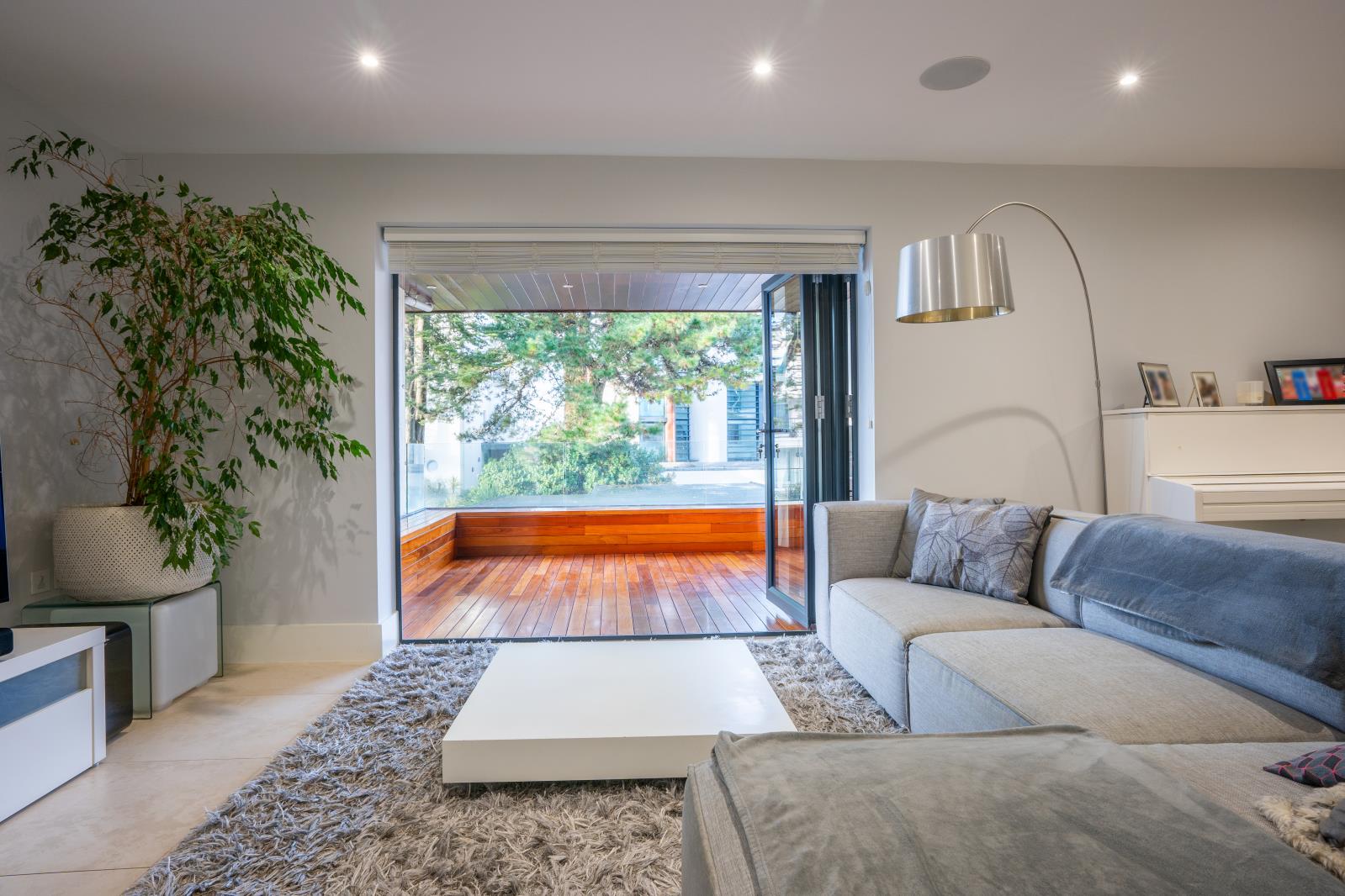 Property Image 140374cb-e0b7-4afc-a3ae-9b2661eb318e